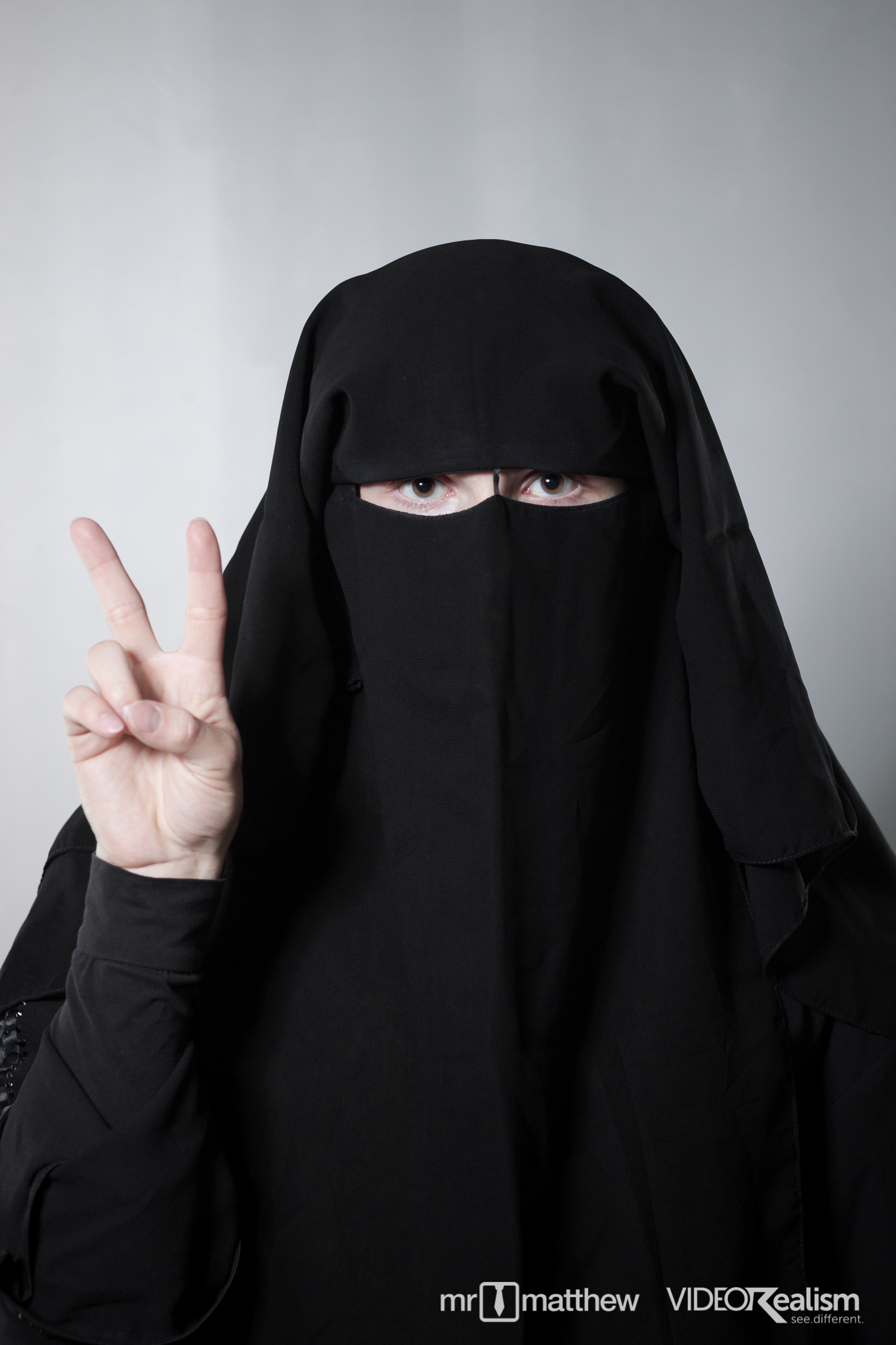 Burka Frau Verprügelt Verkäuferin