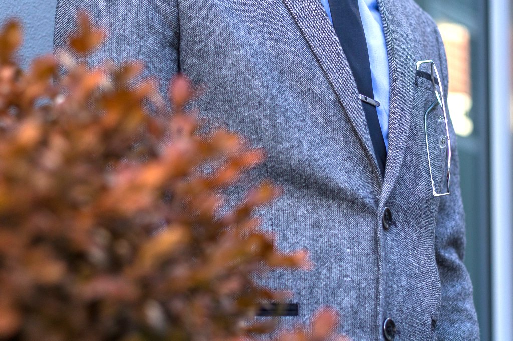Ein grauer Anzug für Männer - Outfit Inspiration für ein grauer Anzug. Fashion Blog für Männer Outfit für ein grauer Anzug.
