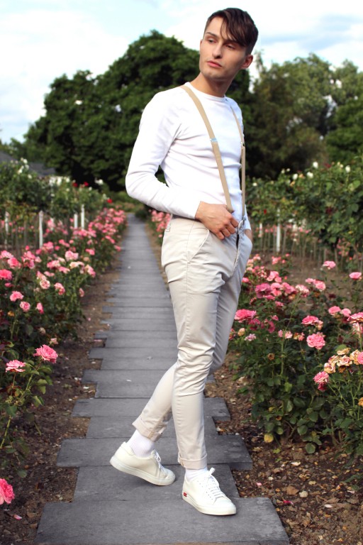 Gartenparty Outfit für Männer Fashion Blog Mister Matthew im Rosengarten