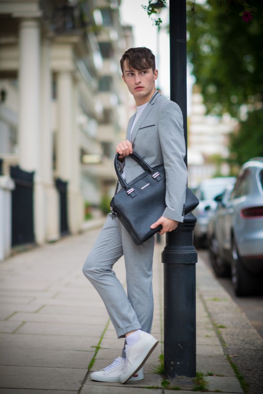 grauer Anzug für Männer Fashion Blog Mister Matthew 12