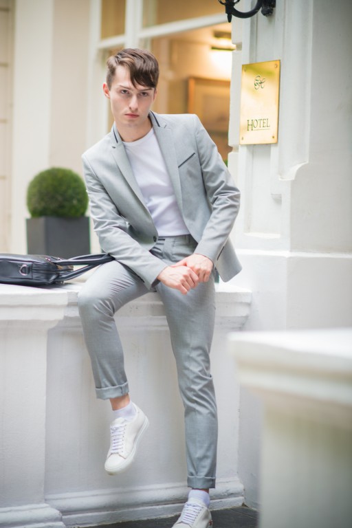 grauer Anzug für Männer Fashion Blog Mister Matthew 8