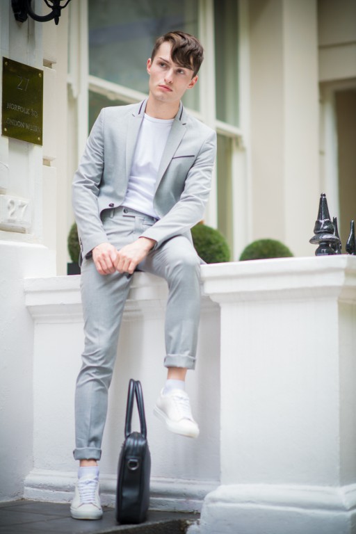 grauer Anzug für Männer Fashion Blog Mister Matthew 9