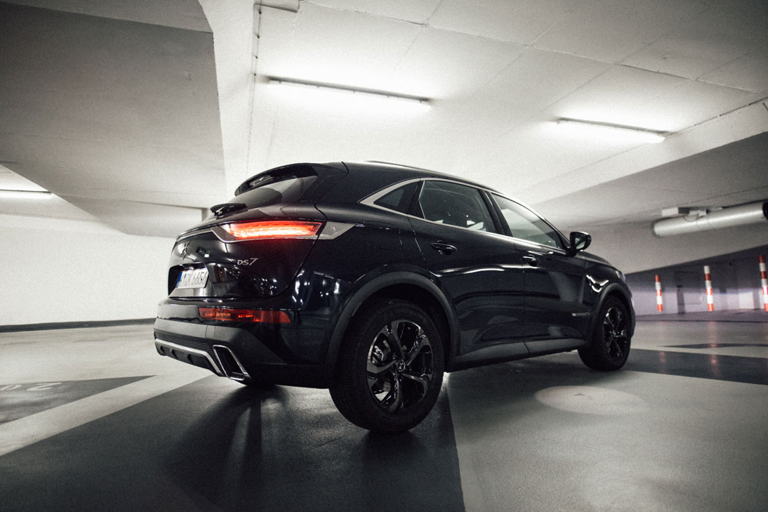 DS7 Crossback hinten | schwarz 1 DS7 Crossback hinten | schwarz 1