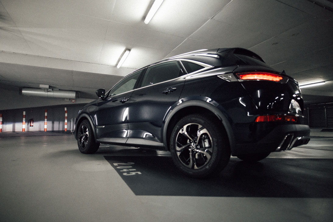 DS7 Crossback hinten | schwarz 2 DS7 Crossback hinten | schwarz 2