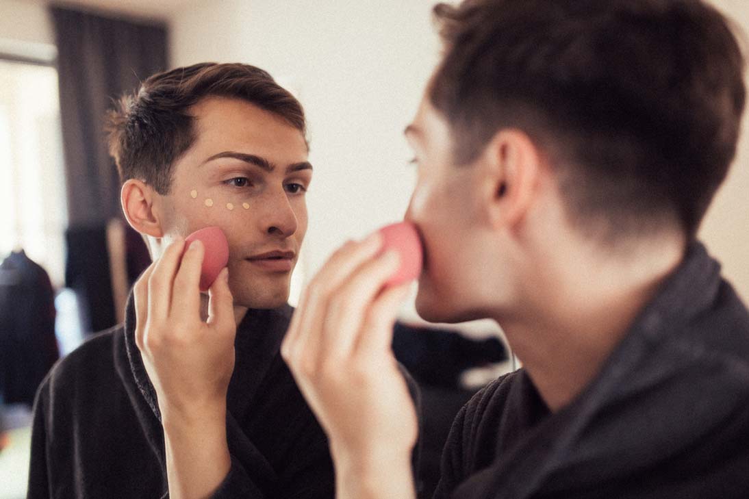 Make-up für Männer die Grundausstattung.