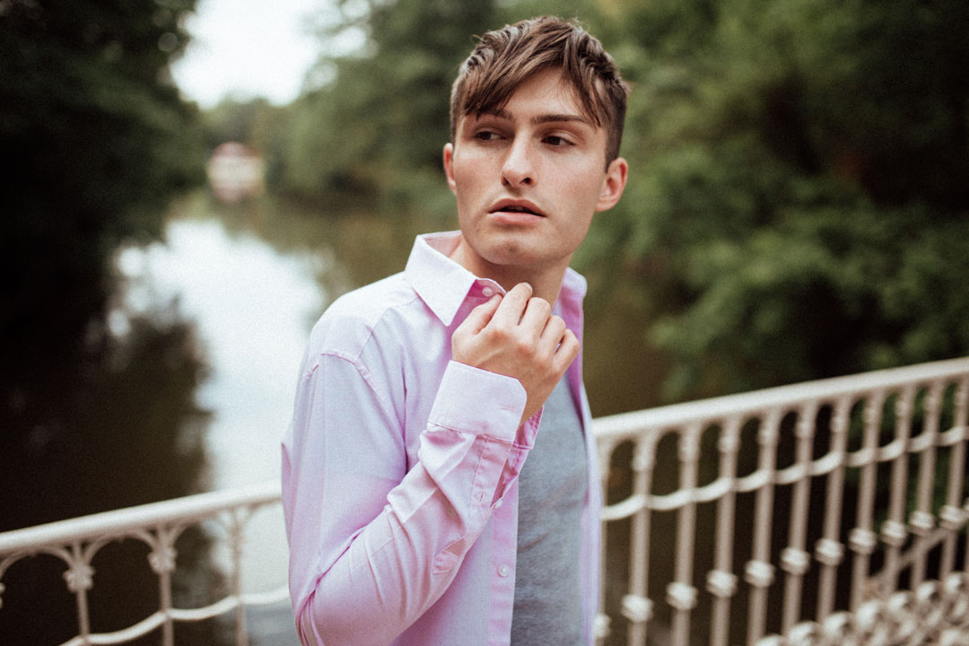 Pastell Hemden bei den 2020 Sommer Modetrends für Männer.