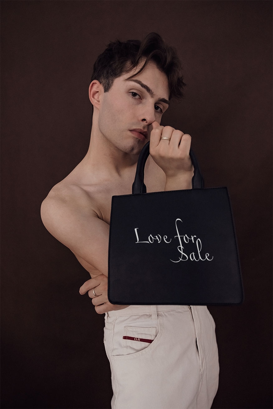 Der Klassiker: die schwarze Handtasche. »Love For Sale«-Handbag.