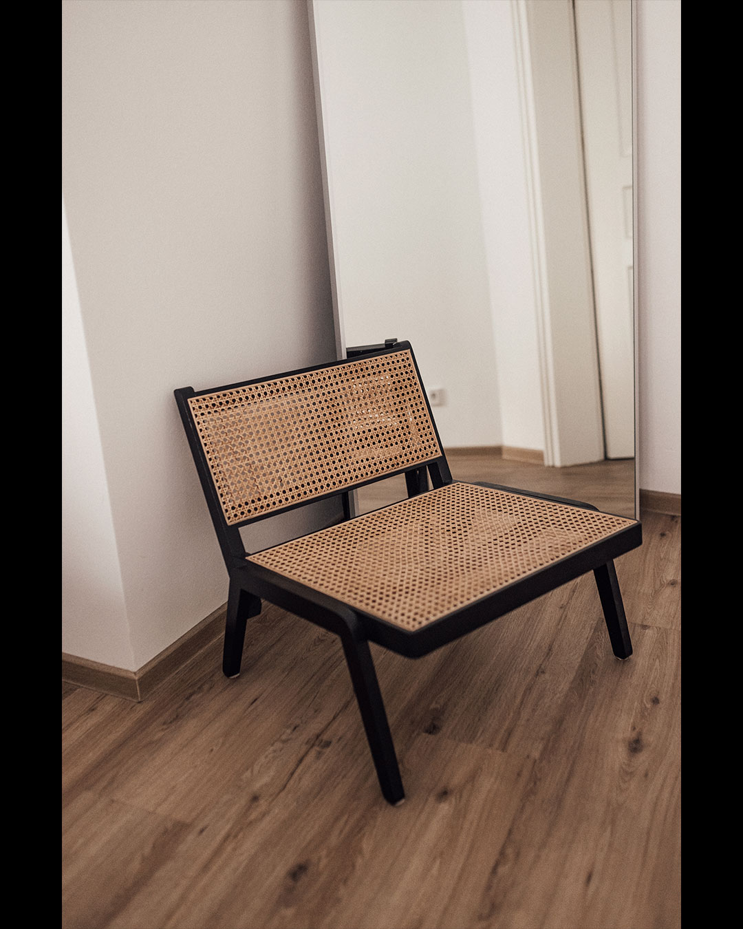 Beistellstuhl aus Wiener Geflecht für ein minimal chic Interior.